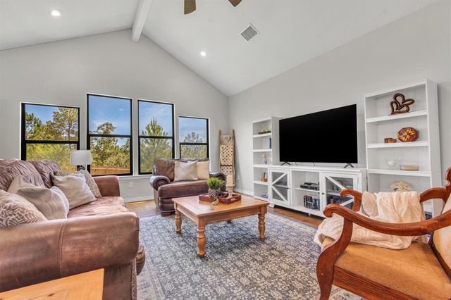 329 Kaanapali LN, Bastrop, TX 78602