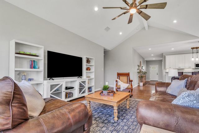 329 Kaanapali LN, Bastrop, TX 78602