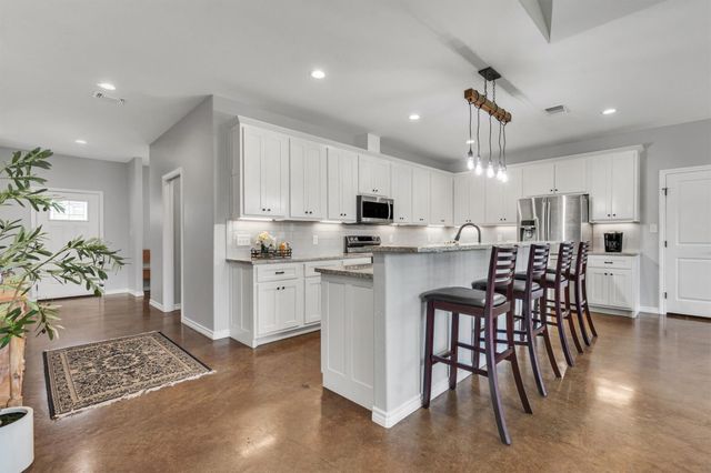 329 Kaanapali LN, Bastrop, TX 78602