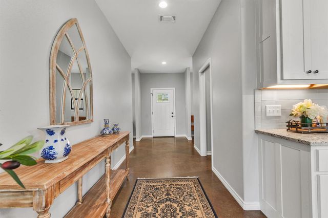 329 Kaanapali LN, Bastrop, TX 78602