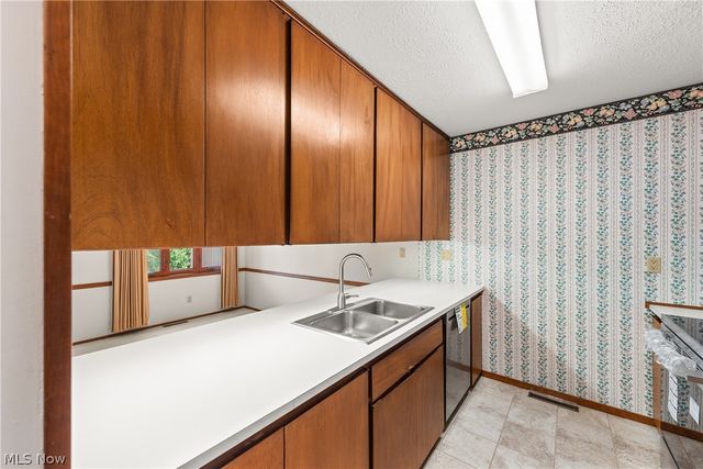 32665 Willow Brook Lane, North Ridgeville, OH 44039