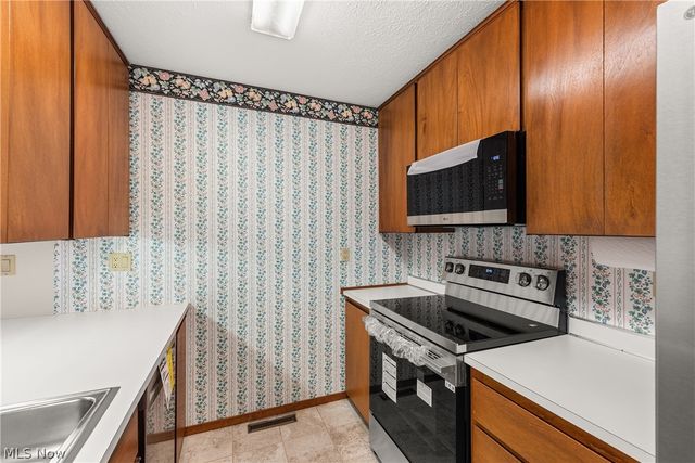 32665 Willow Brook Lane, North Ridgeville, OH 44039