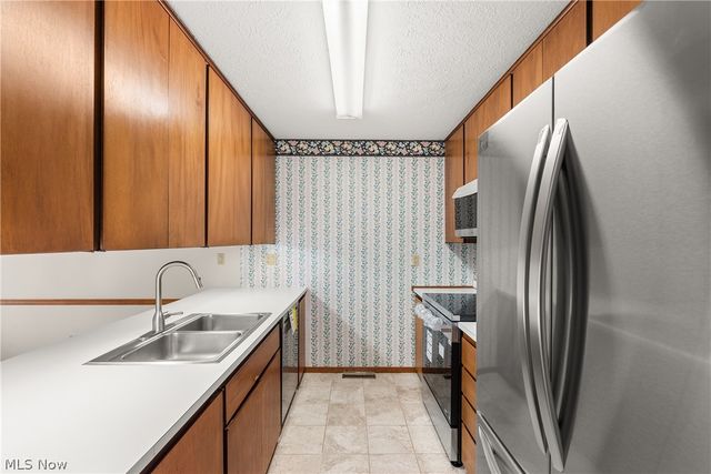 32665 Willow Brook Lane, North Ridgeville, OH 44039