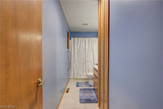 32665 Willow Brook Lane, North Ridgeville, OH 44039