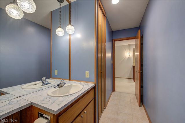 32665 Willow Brook Lane, North Ridgeville, OH 44039