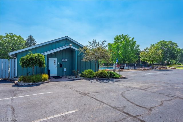 32665 Willow Brook Lane, North Ridgeville, OH 44039