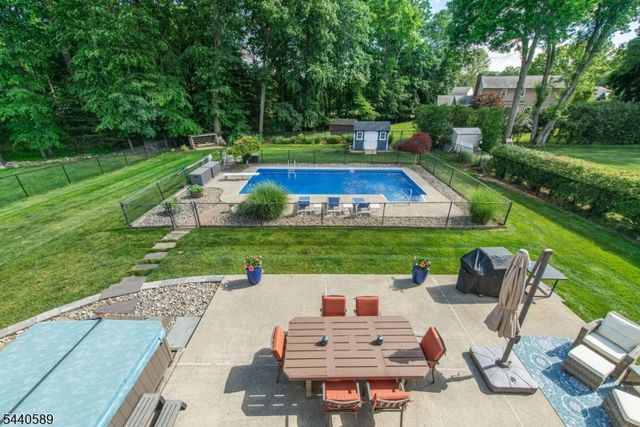 8 Clearfield Rd, Roxbury Twp., NJ 07876