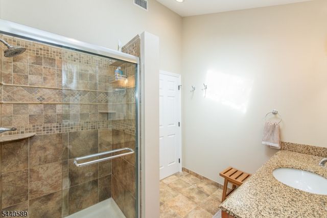 8 Clearfield Rd, Roxbury Twp., NJ 07876