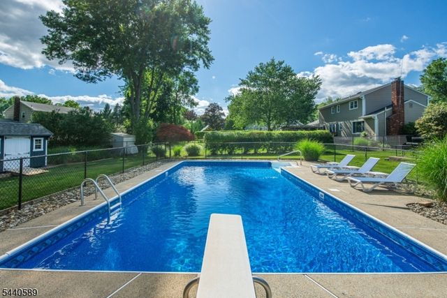 8 Clearfield Rd, Roxbury Twp., NJ 07876