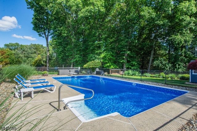 8 Clearfield Rd, Roxbury Twp., NJ 07876