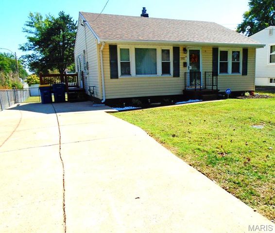 3582 Long Drive, St Ann, MO 63074