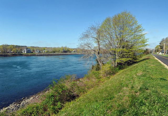 6 Luigi Avenue, Sagamore Beach, MA 02562