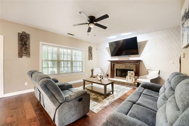 60 Crooked Stick Walk, Newnan, GA 30265