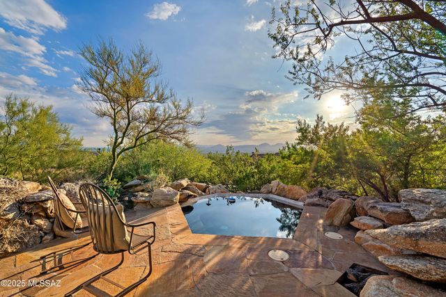 7301 N Secret Canyon Drive, Tucson, AZ 85718