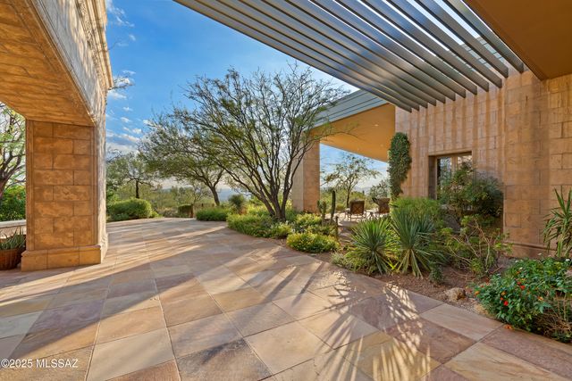 7301 N Secret Canyon Drive, Tucson, AZ 85718