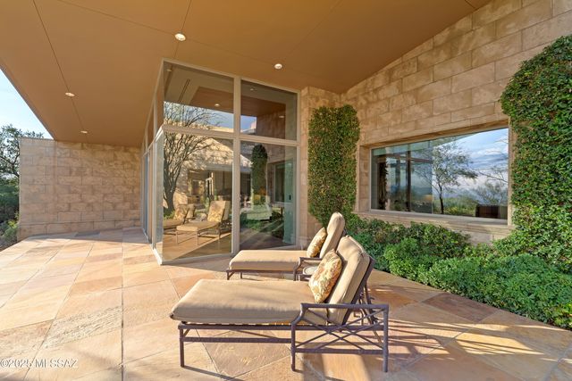 7301 N Secret Canyon Drive, Tucson, AZ 85718