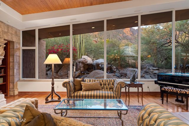 7301 N Secret Canyon Drive, Tucson, AZ 85718