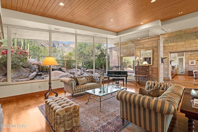 7301 N Secret Canyon Drive, Tucson, AZ 85718