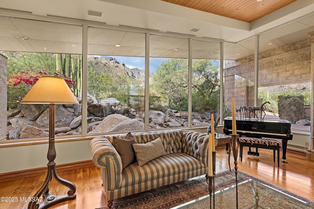 7301 N Secret Canyon Drive, Tucson, AZ 85718