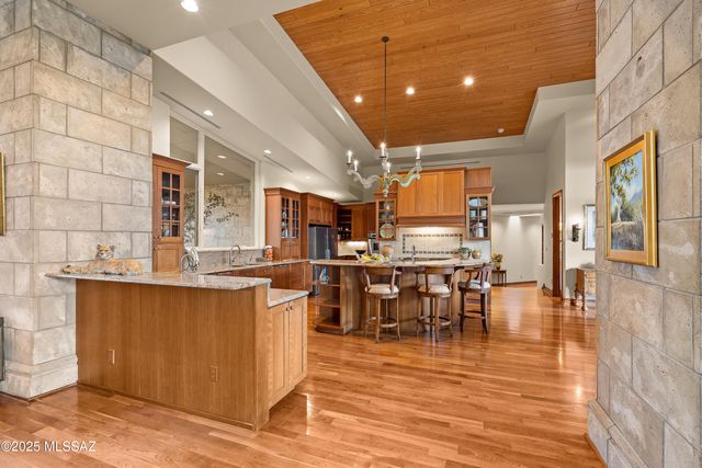 7301 N Secret Canyon Drive, Tucson, AZ 85718