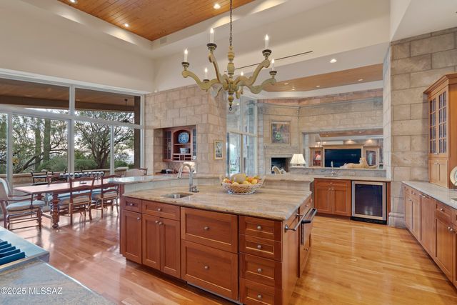 7301 N Secret Canyon Drive, Tucson, AZ 85718