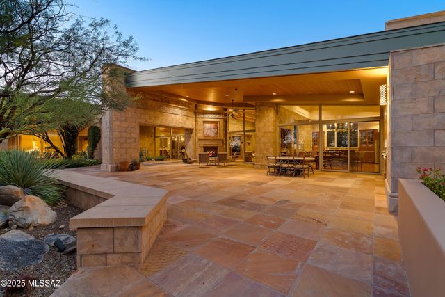 7301 N Secret Canyon Drive, Tucson, AZ 85718