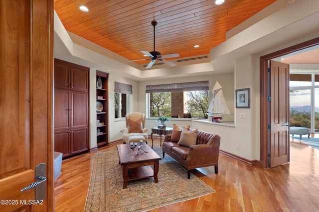 7301 N Secret Canyon Drive, Tucson, AZ 85718