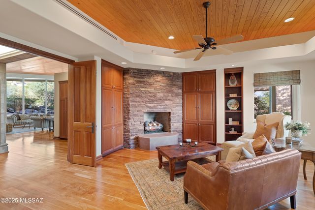 7301 N Secret Canyon Drive, Tucson, AZ 85718