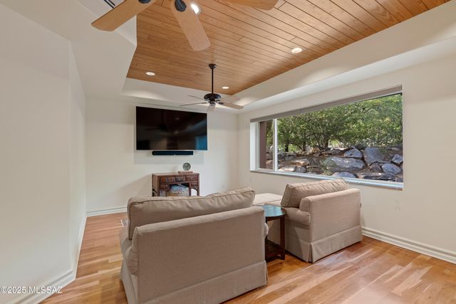 7301 N Secret Canyon Drive, Tucson, AZ 85718