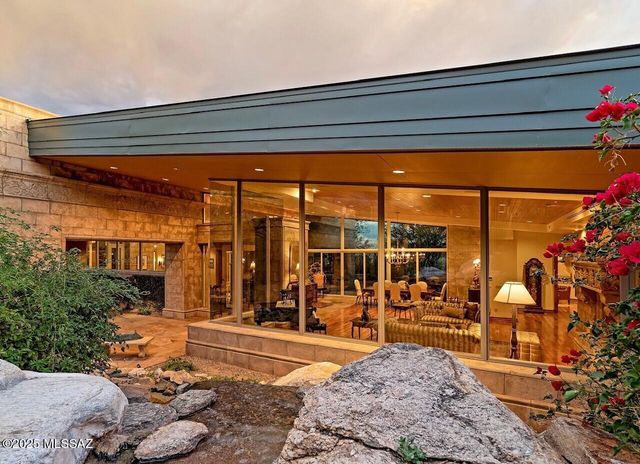 7301 N Secret Canyon Drive, Tucson, AZ 85718