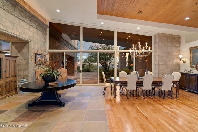 7301 N Secret Canyon Drive, Tucson, AZ 85718