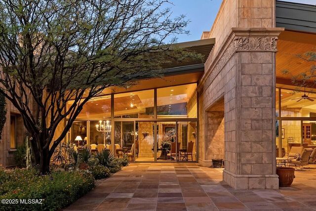 7301 N Secret Canyon Drive, Tucson, AZ 85718