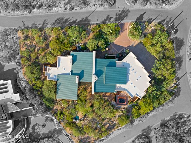 7301 N Secret Canyon Drive, Tucson, AZ 85718