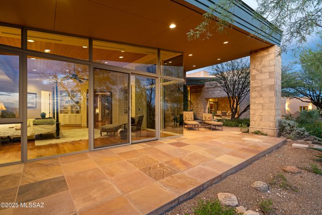 7301 N Secret Canyon Drive, Tucson, AZ 85718