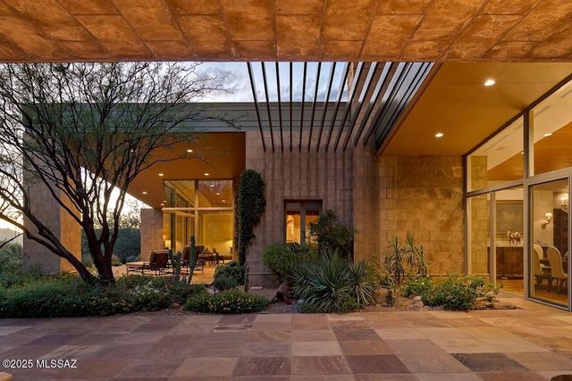 7301 N Secret Canyon Drive, Tucson, AZ 85718