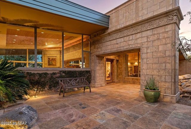 7301 N Secret Canyon Drive, Tucson, AZ 85718