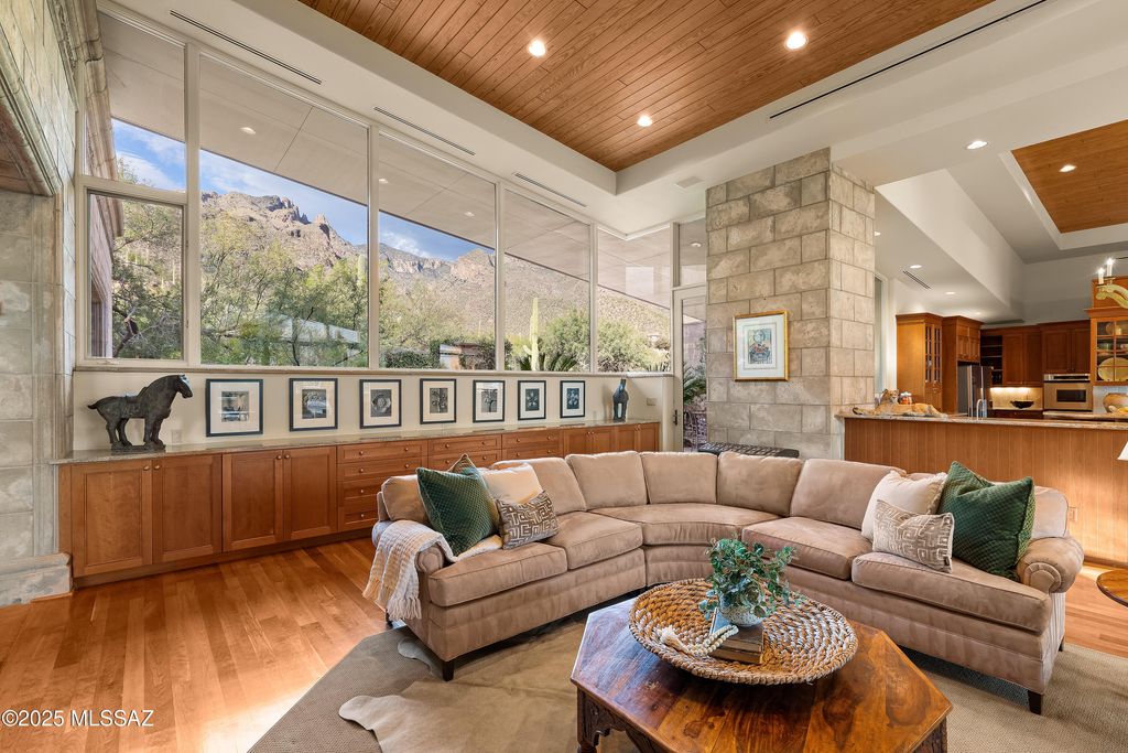 7301 N Secret Canyon Drive, Tucson, AZ 85718