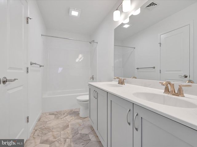 25 AMERICAN AVE, Carlisle, PA 17013