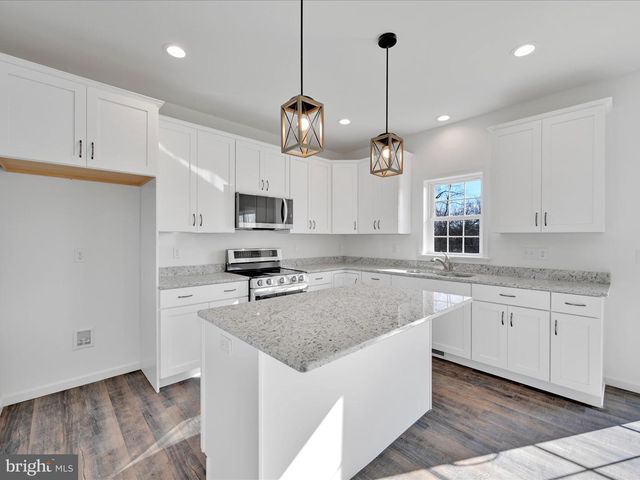 25 AMERICAN AVE, Carlisle, PA 17013