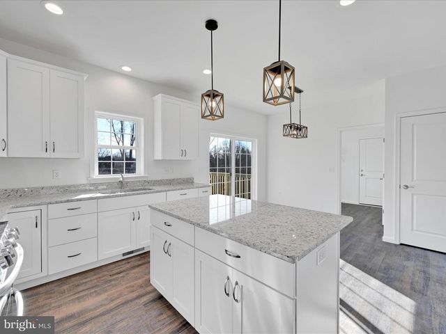 25 AMERICAN AVE, Carlisle, PA 17013