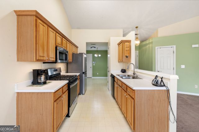 2530 Hillvale Circle, Lithonia, GA 30058