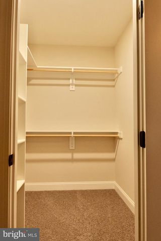 8028 PINNACLE RIDGE DR, Manassas, VA 20112