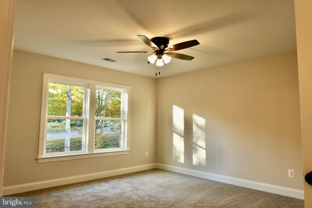 8028 PINNACLE RIDGE DR, Manassas, VA 20112