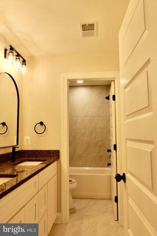 8028 PINNACLE RIDGE DR, Manassas, VA 20112