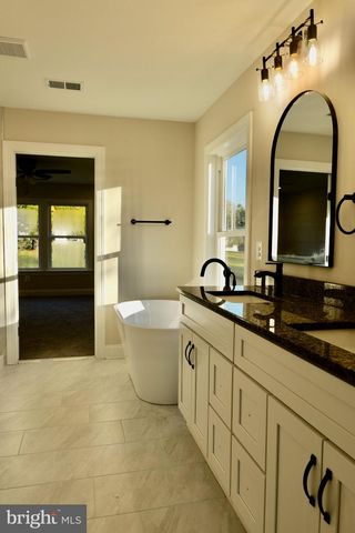 8028 PINNACLE RIDGE DR, Manassas, VA 20112