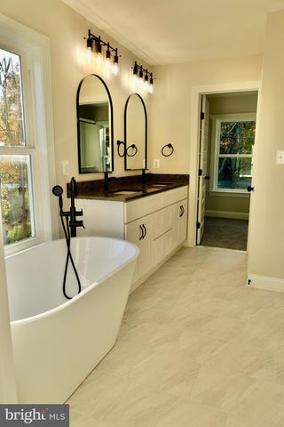 8028 PINNACLE RIDGE DR, Manassas, VA 20112