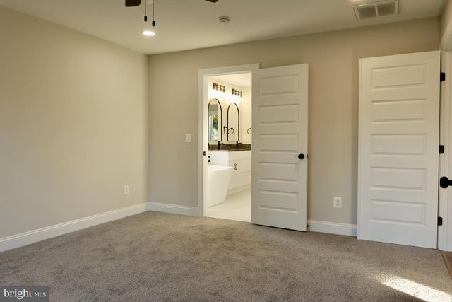 8028 PINNACLE RIDGE DR, Manassas, VA 20112