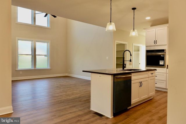 8028 PINNACLE RIDGE DR, Manassas, VA 20112