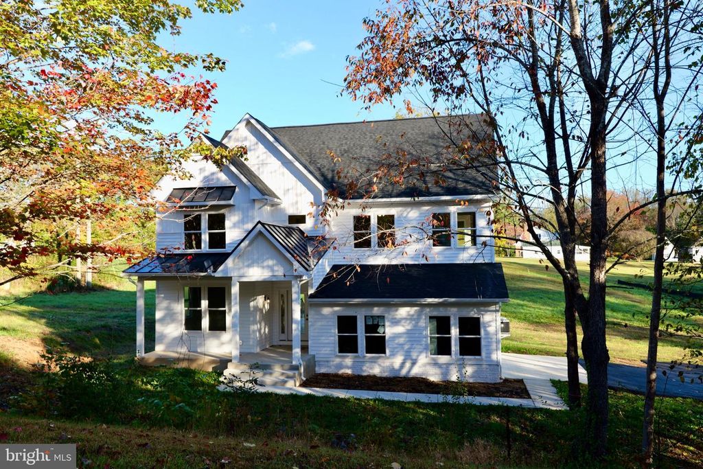 8028 PINNACLE RIDGE DR, Manassas, VA 20112
