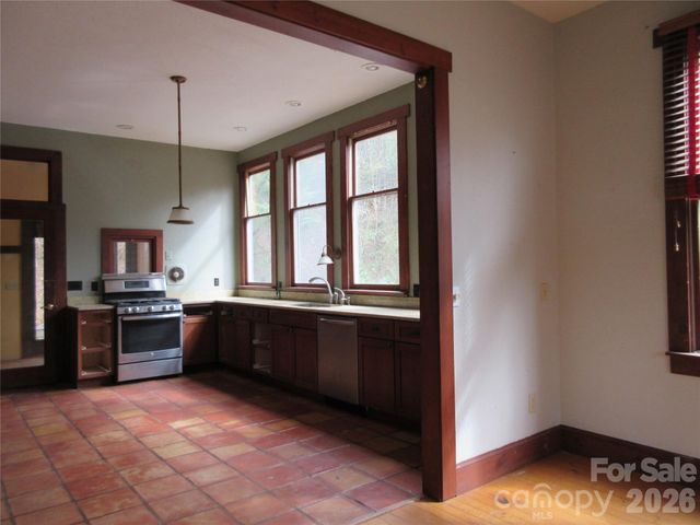 373 Shumont Road, Black Mountain, NC 28711